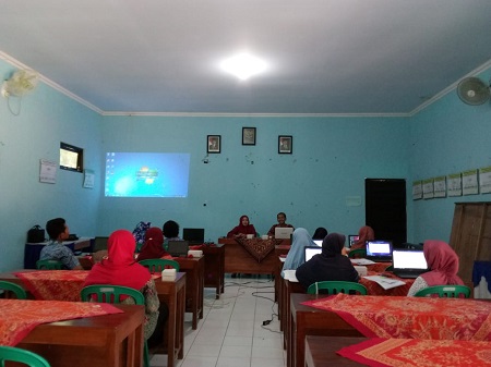 Pelatihan Komputer Dasar di Desa Klepusanggar Kecamatan Sruweng