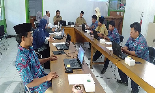 Tingkatkan SDM Perangkat Desa, Diskominfo Adakan Pelatihan TIK di Desa Peniron