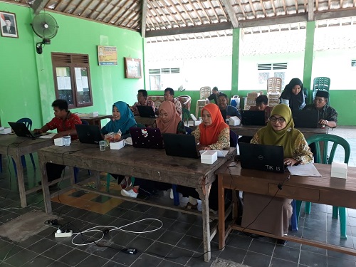 Tingkatkan SDM Perangkat Desa, Diskominfo Kebumen Adakan Pelatihan TIK Dasar di Desa Sidomukti